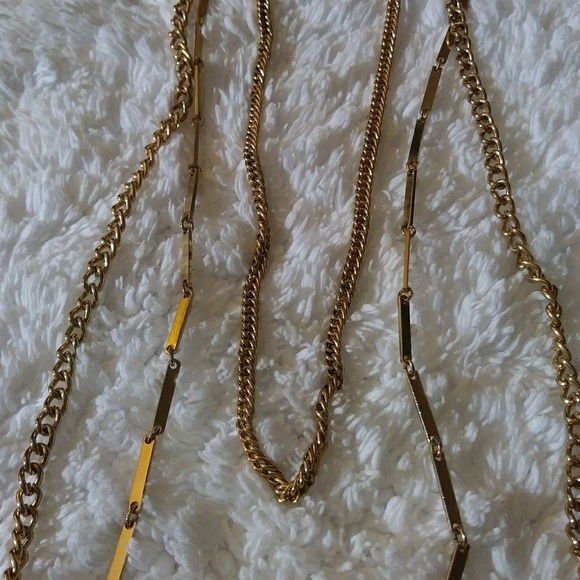 Beautiful gold tone 3 strand necklace - Picture 2 of 4